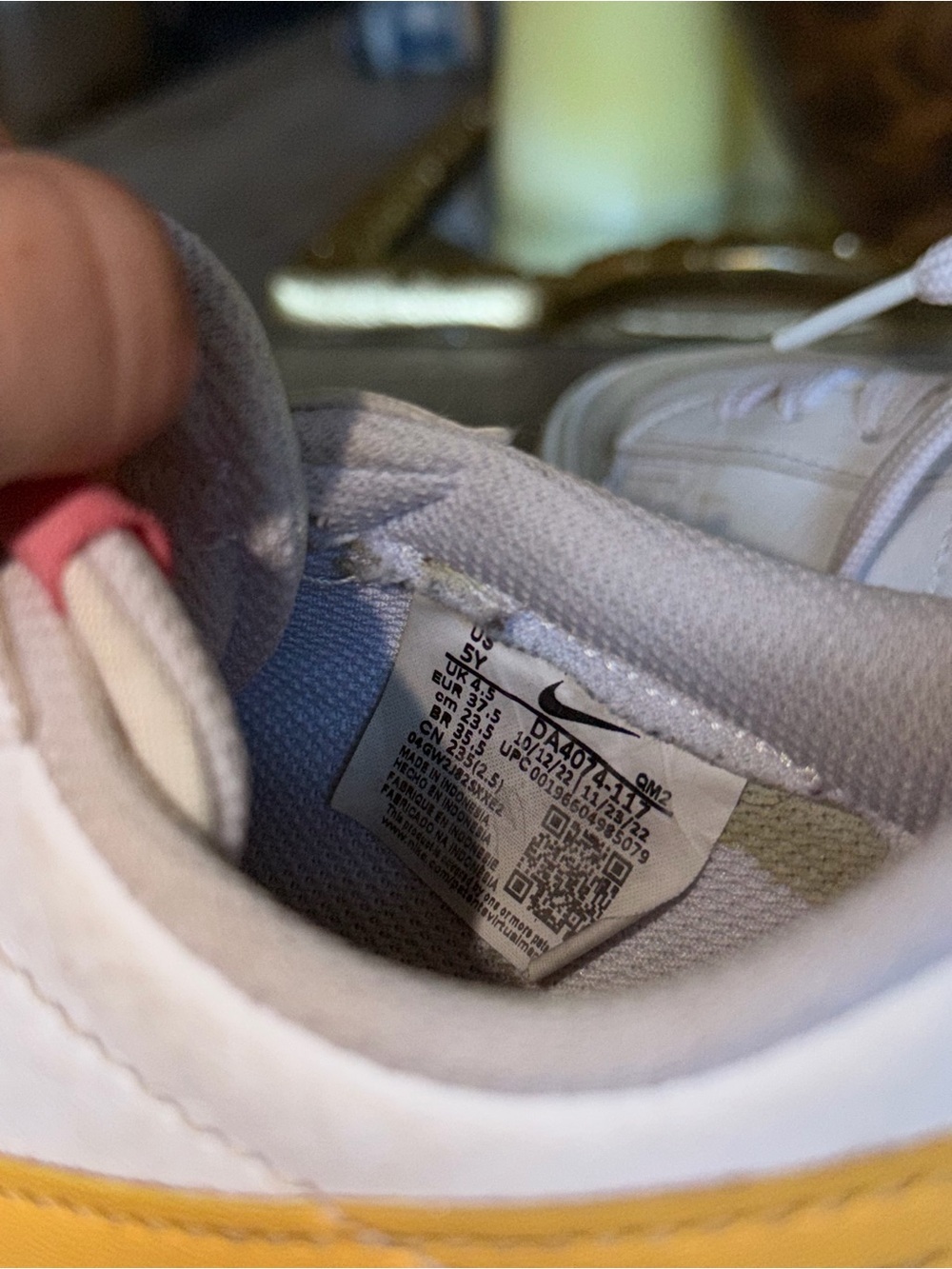 Nike Blazer Low ‘77 White Yellow Pink Sneakers Women’s US 5.5 DA4074-117 - Picture 7 of 7